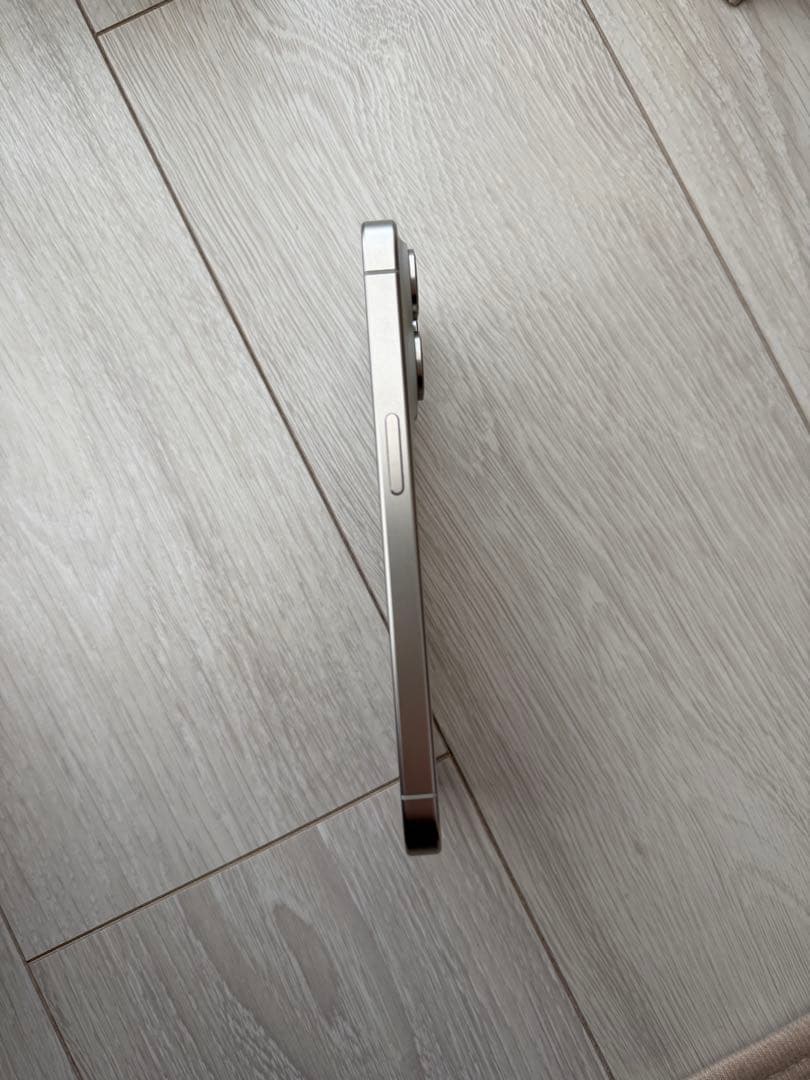 Apple iPhone 15 Pro ホワイト