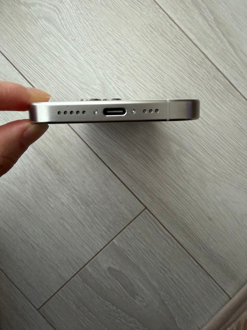 Apple iPhone 15 Pro ホワイト