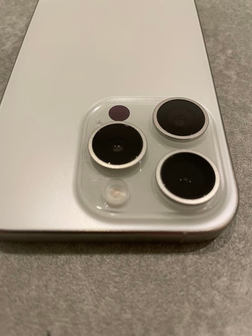 ジャンクiPhone15pro 256GB WhiteTitanium