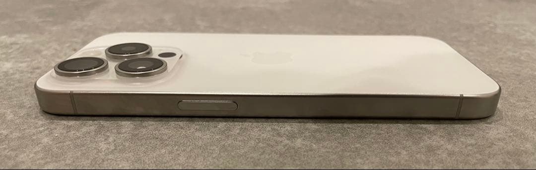 ジャンクiPhone15pro 256GB WhiteTitanium