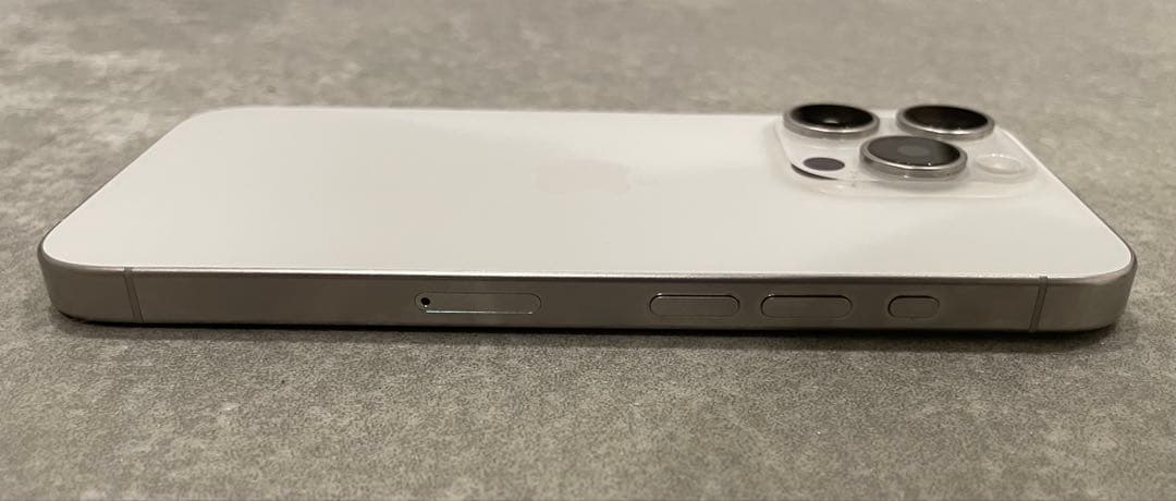 ジャンクiPhone15pro 256GB WhiteTitanium