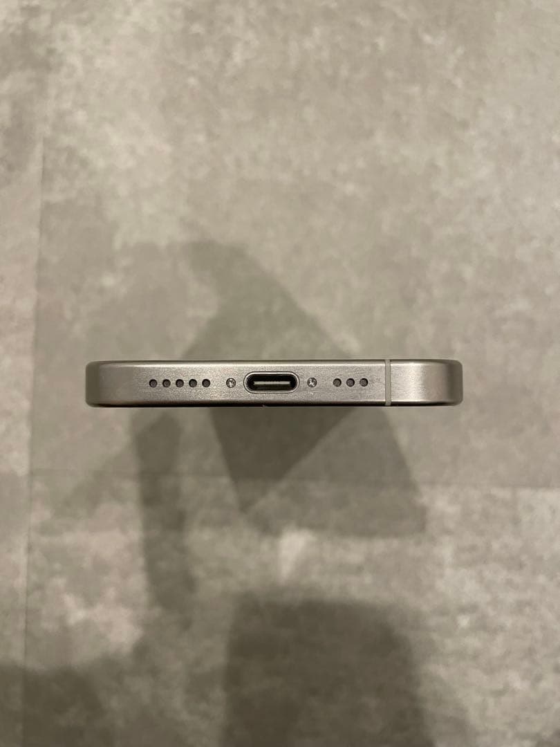 ジャンクiPhone15pro 256GB WhiteTitanium