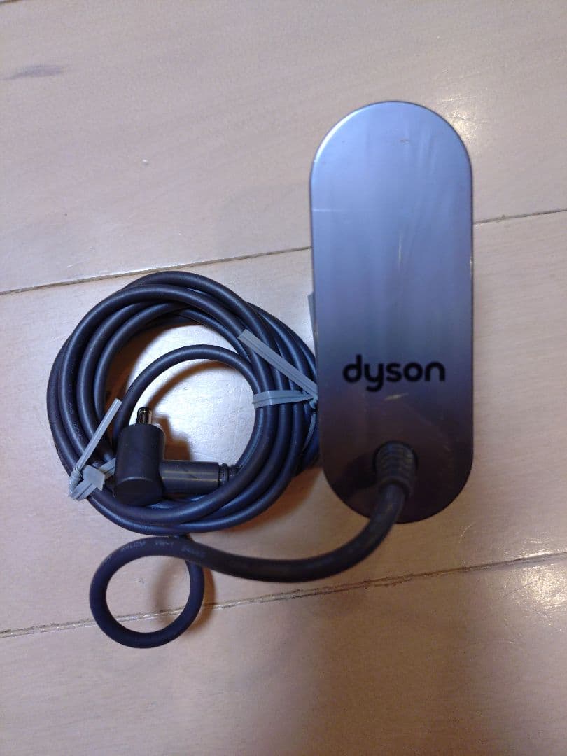 【期間限定値下げ】Dyson Digital Slimバッテリー及び充電器