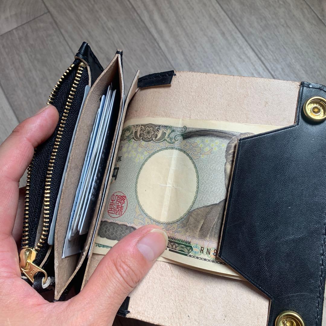 トラッカーウォレット　ミドル　丘染めブラック　真鍮　黒ステッチ