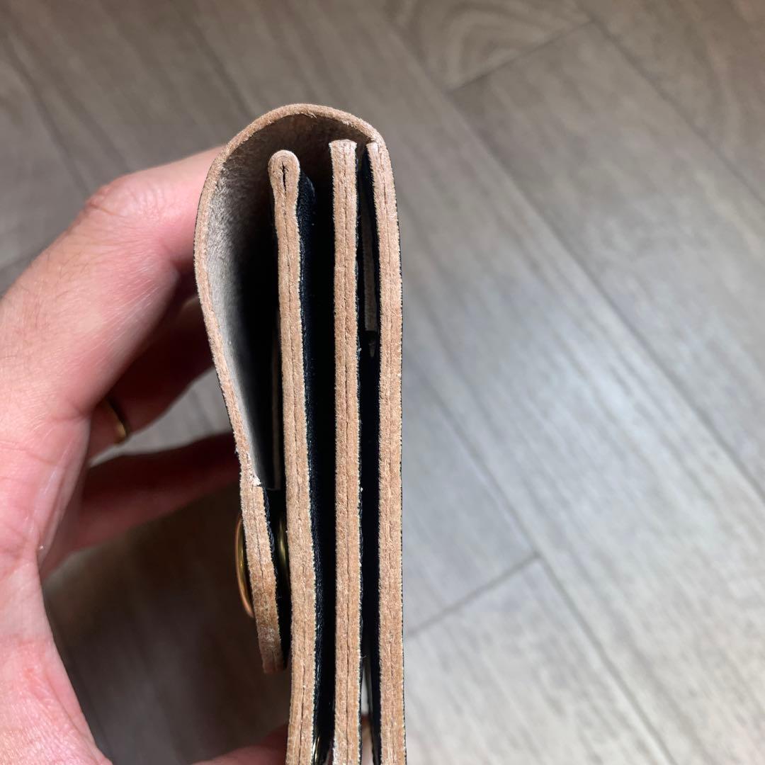 トラッカーウォレット　ミドル　丘染めブラック　真鍮　黒ステッチ