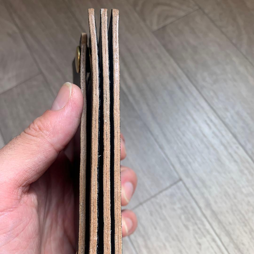 トラッカーウォレット　ミドル　丘染めブラック　真鍮　黒ステッチ