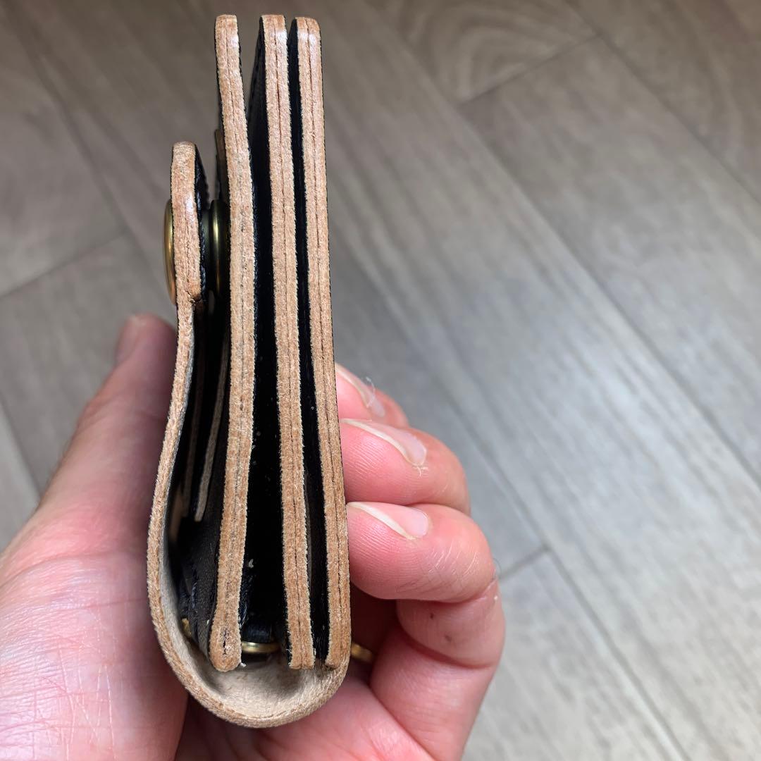 トラッカーウォレット　ミドル　丘染めブラック　真鍮　黒ステッチ