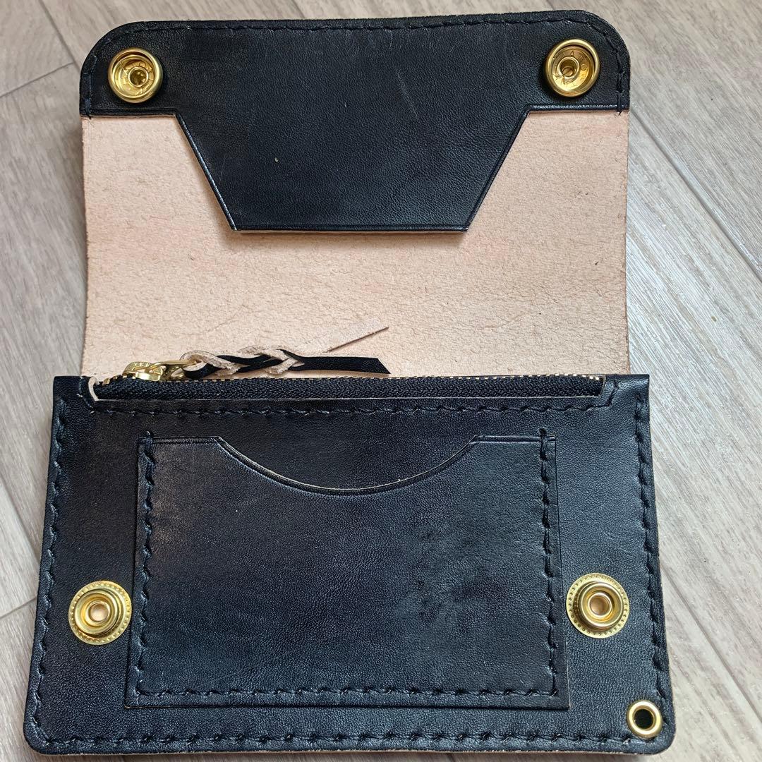トラッカーウォレット　ミドル　丘染めブラック　真鍮　黒ステッチ