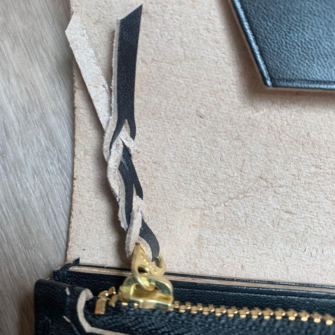 トラッカーウォレット　ミドル　丘染めブラック　真鍮　黒ステッチ