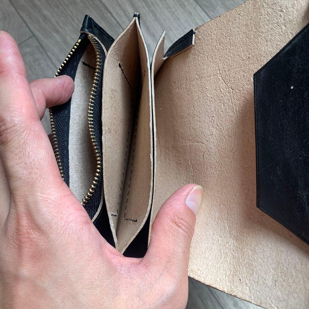 トラッカーウォレット　ミドル　丘染めブラック　真鍮　黒ステッチ