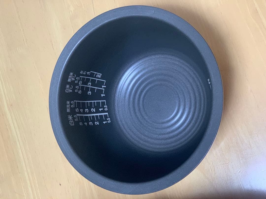 TOSHIBA RC-10VRE2 高火力真空IH炊飯器　5.5合炊　 赤