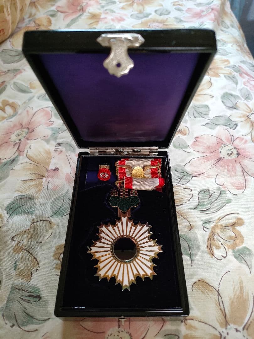 勲三等旭日中綬章