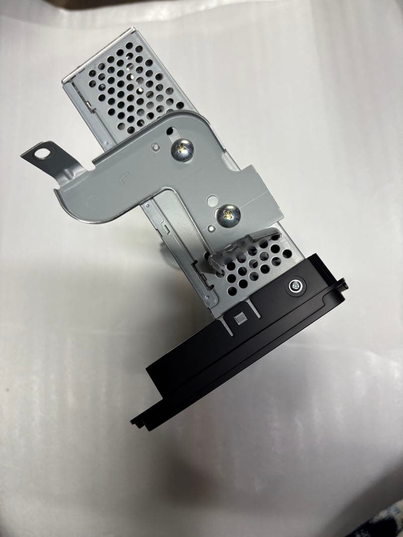 CDチューナーAM/FM/CD/AUX対応　新車取り外し分