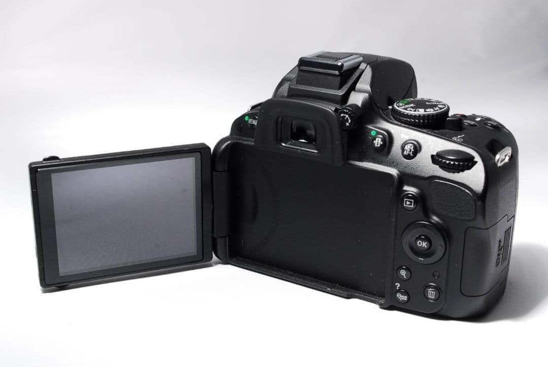 【決算セール】初心者Nikon D5100 AF-S標準レンズセット 可動液晶