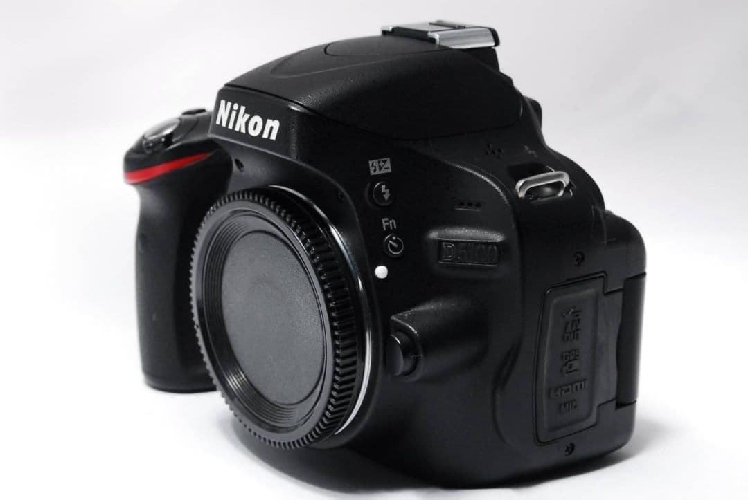 【決算セール】初心者Nikon D5100 AF-S標準レンズセット 可動液晶