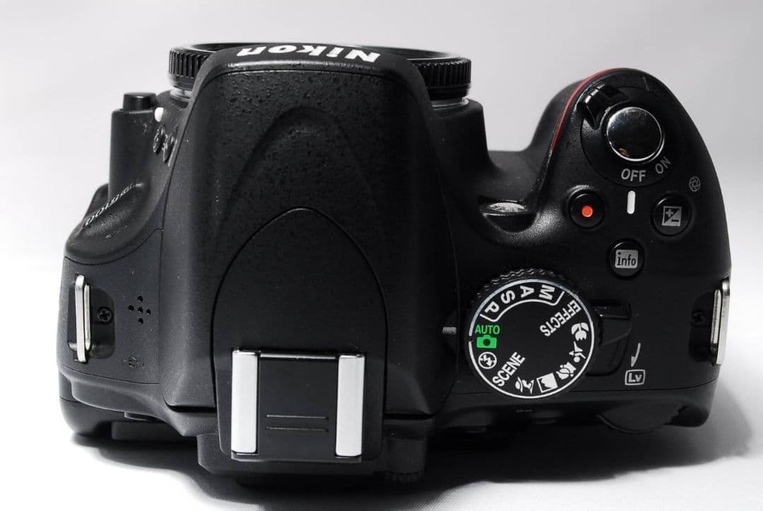 【決算セール】初心者Nikon D5100 AF-S標準レンズセット 可動液晶