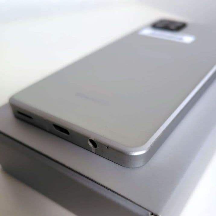 【美品】SHARP AQUOS sense6 SH-M19 シルバー