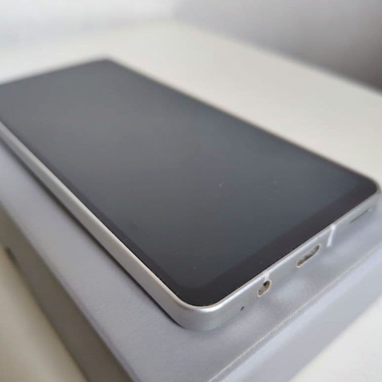 【美品】SHARP AQUOS sense6 SH-M19 シルバー