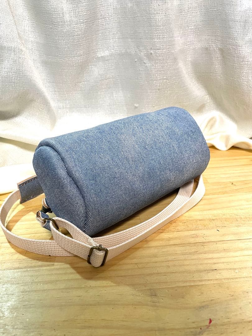 筒形ショルダーバッグ　デニムレザー水色
