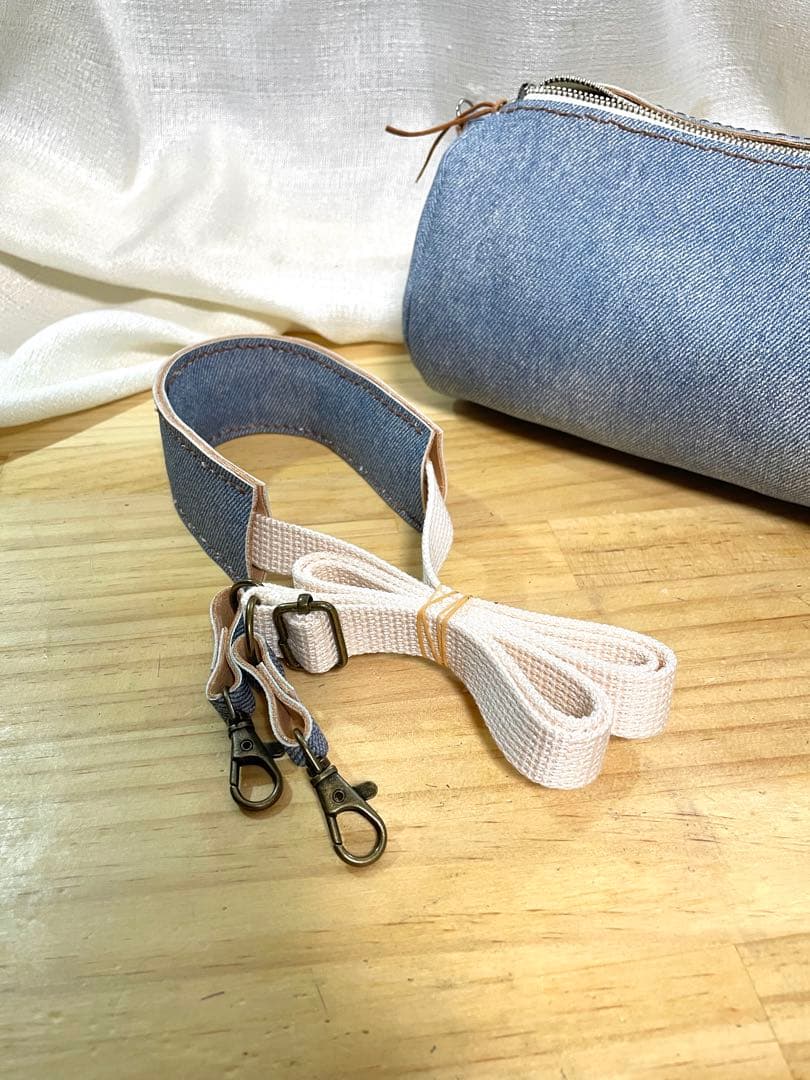 筒形ショルダーバッグ　デニムレザー水色