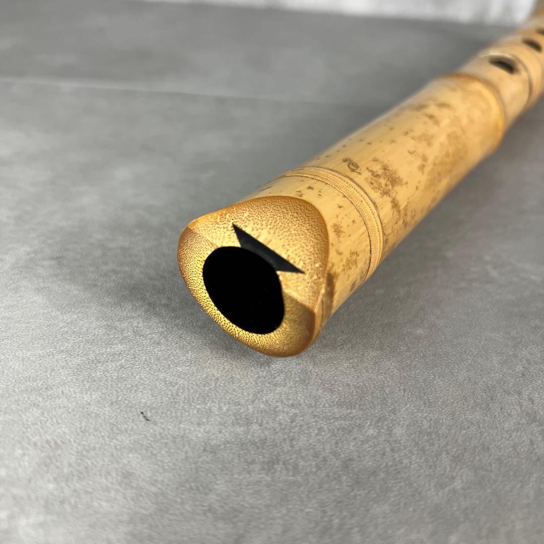 人気　尺八　琴古流　バチ型　銘あり　竹治　1印　1尺3寸　5孔　銀三線　真竹　漆