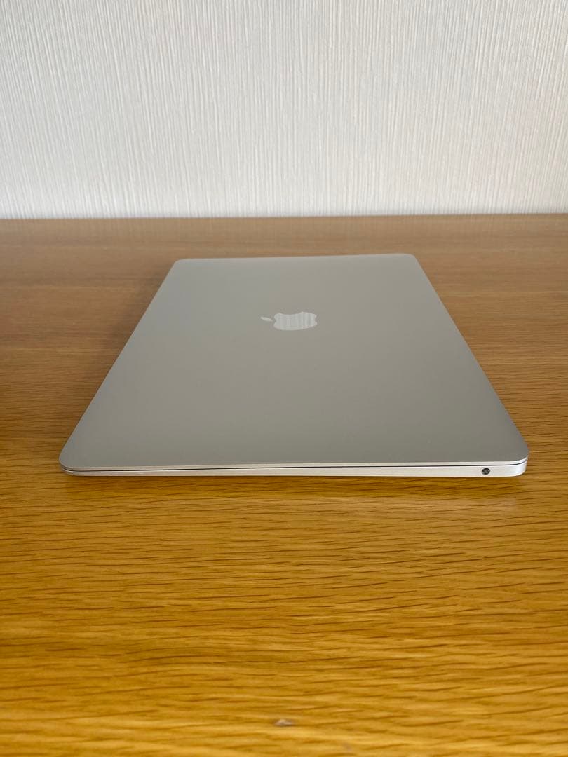 良品　MacBook Air 2020 MacBook本体　ノートパソコン