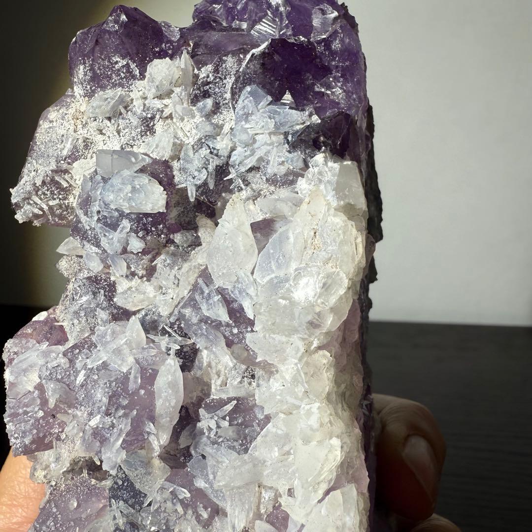 天然石カルサイト共生アメジストの原石　置物　鉱物NO.011810