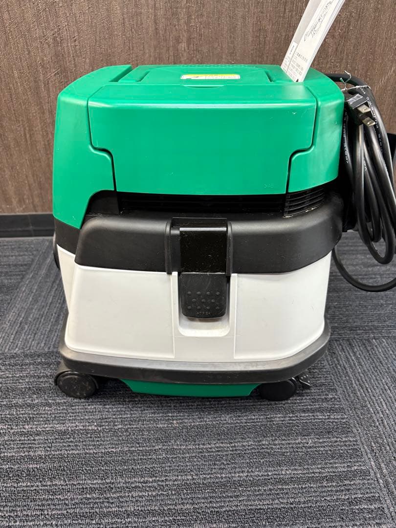 マキタ　乾湿両用　掃除機　M442