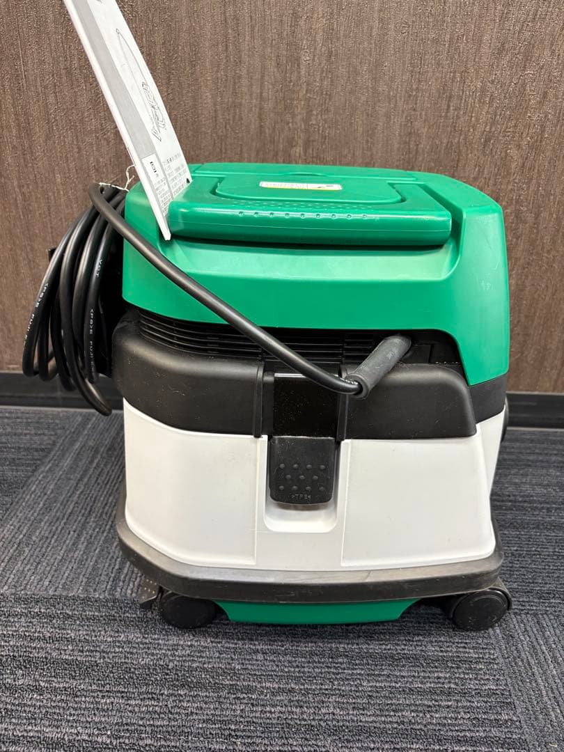 マキタ　乾湿両用　掃除機　M442