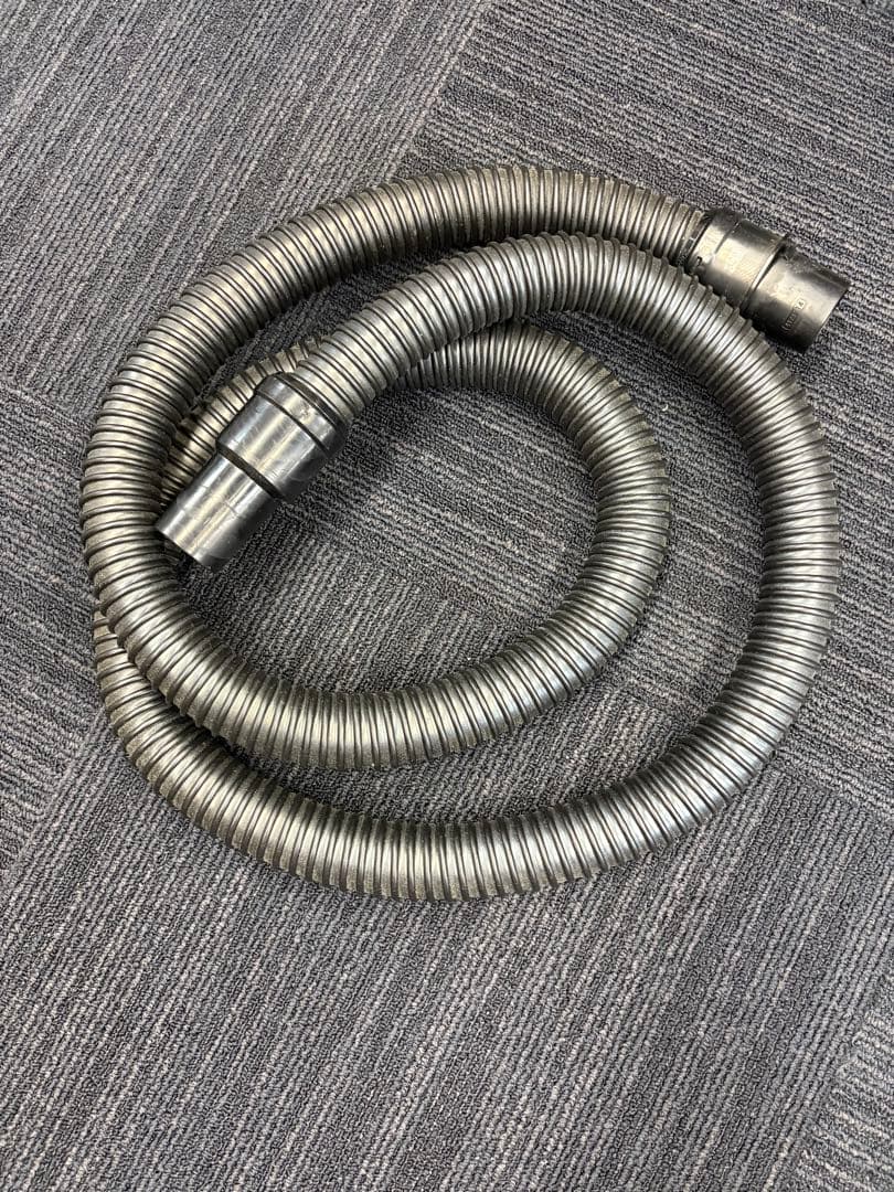 マキタ　乾湿両用　掃除機　M442