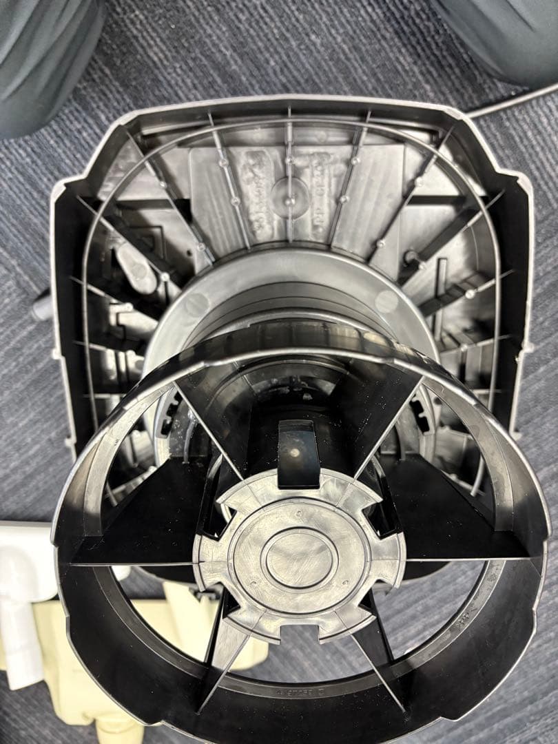 マキタ　乾湿両用　掃除機　M442