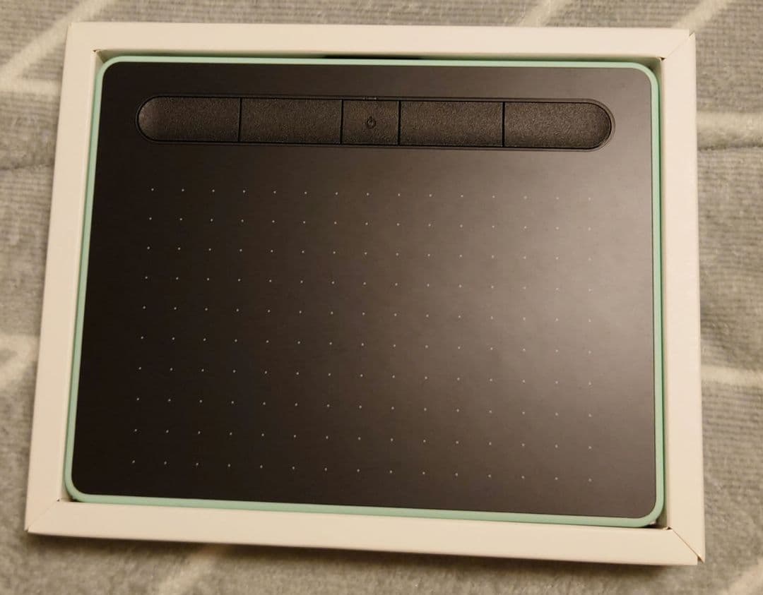 Wacom Intuos Bluetoothペンタブレット