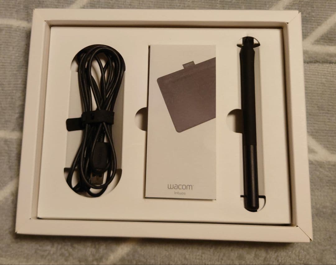 Wacom Intuos Bluetoothペンタブレット