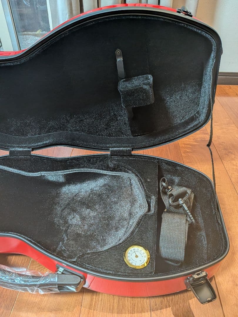 赤いバイオリンハードケース