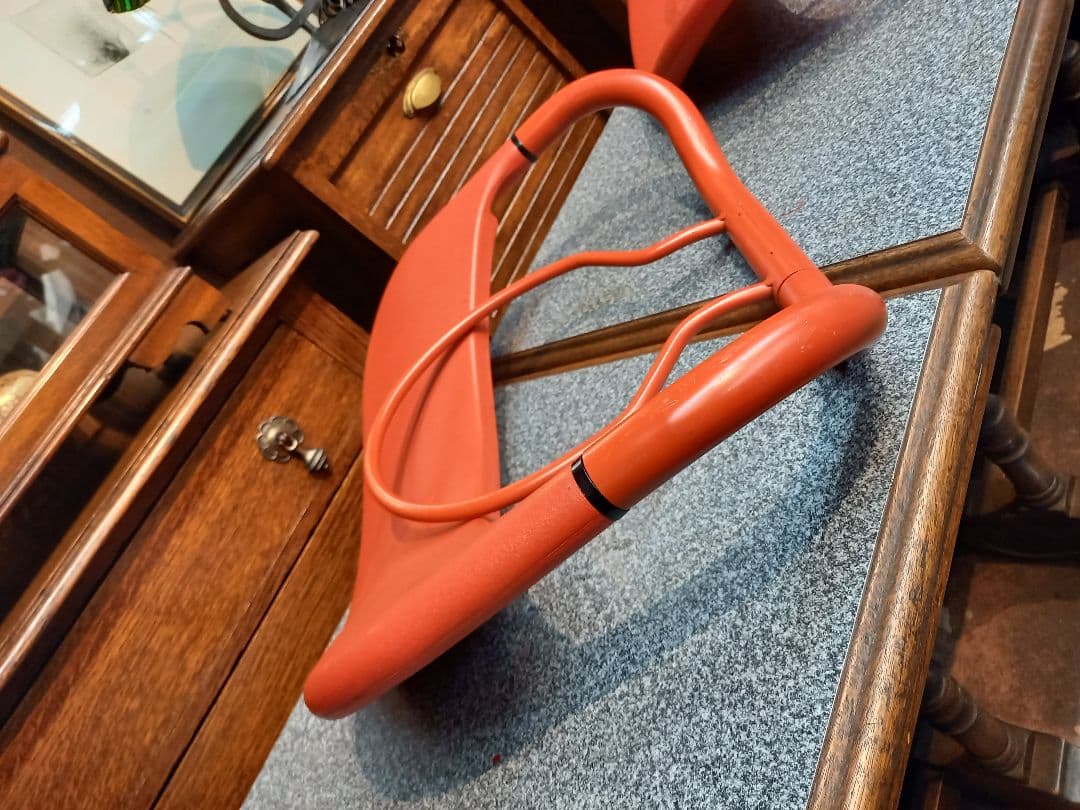 1980s　ポストモダン　デザイン　レッド　カラー　フロアチェア　２脚