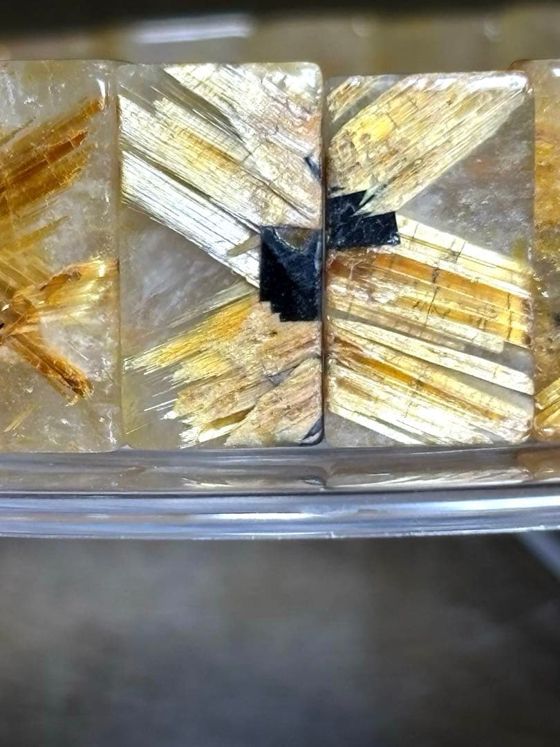 太陽放射タイチンルチル バングル ヘマタイト母岩入り 天然（新品未使用）高品質