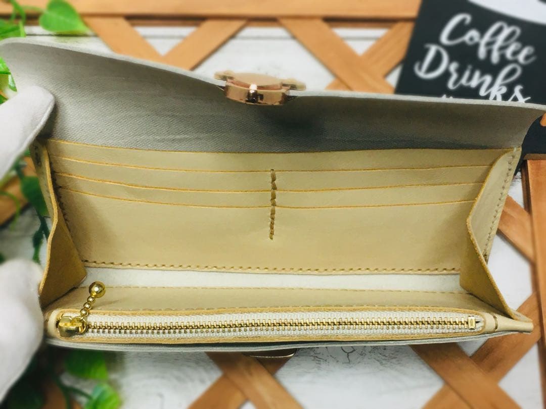 ❤️【大人お洒落♪】高級感×シンプルデザインの大人オシャレ総本革長財布白クロコ柄