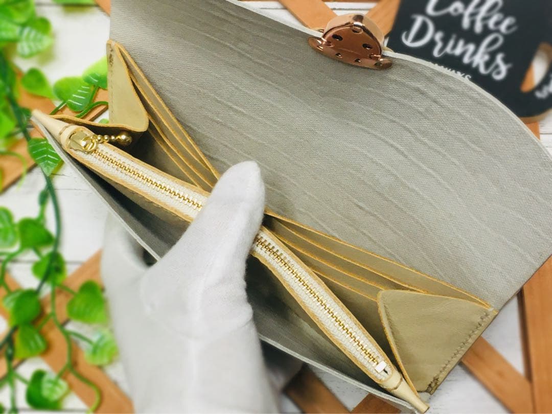 ❤️【大人お洒落♪】高級感×シンプルデザインの大人オシャレ総本革長財布白クロコ柄