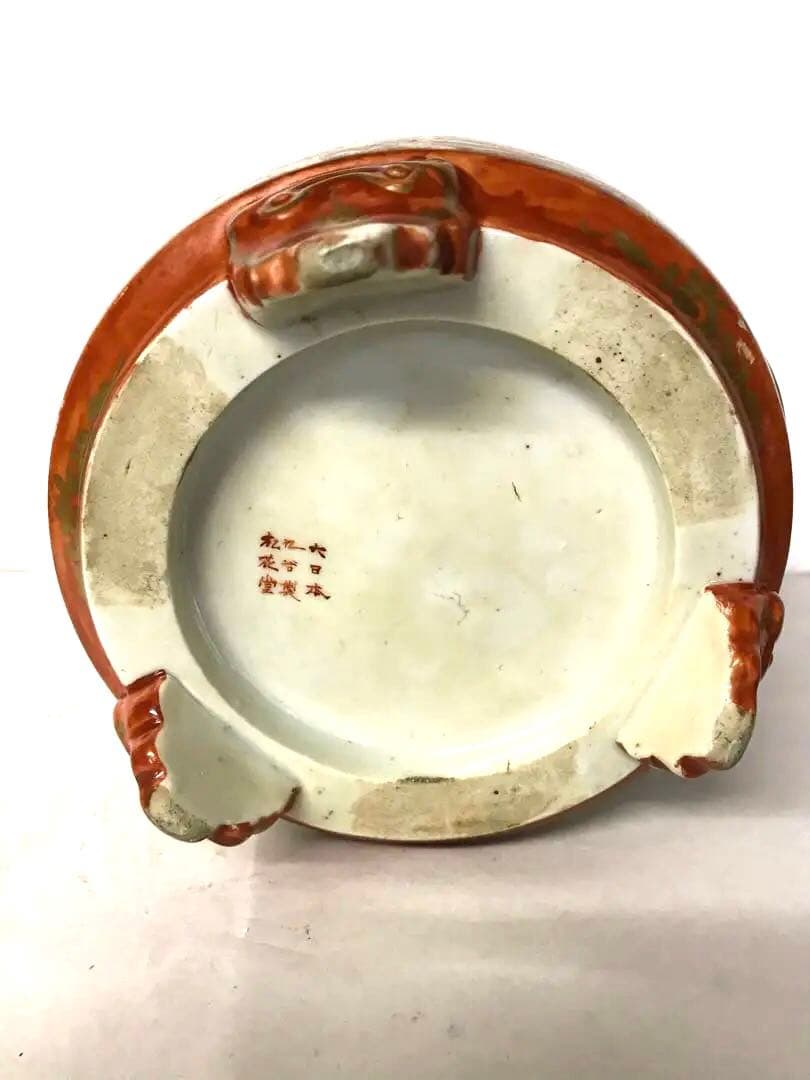 赤絵銀火屋付貴婦人図香炉(注:説明文)