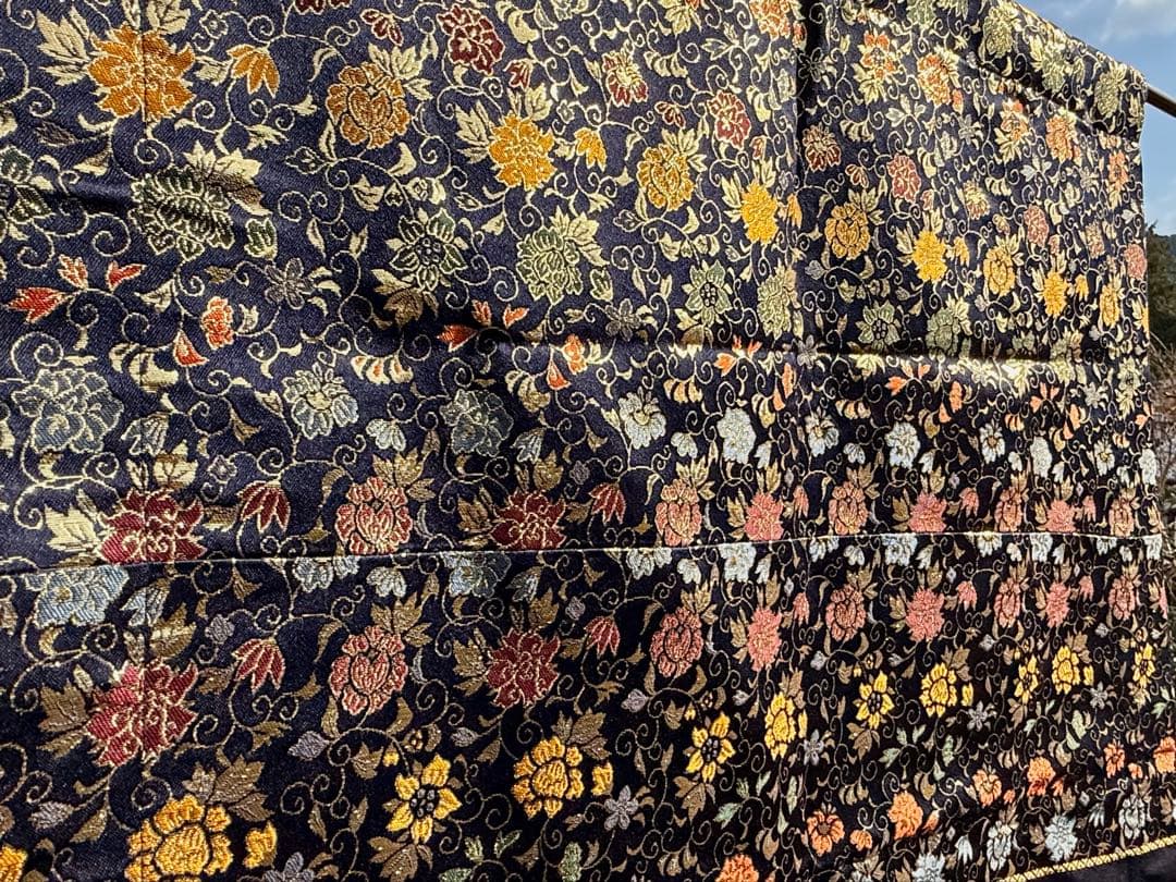 美しい花柄刺繍のネイビーのれん シルク