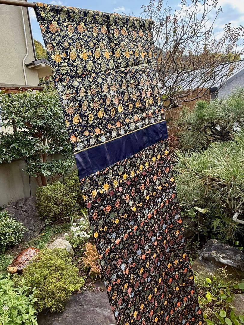 美しい花柄刺繍のネイビーのれん シルク