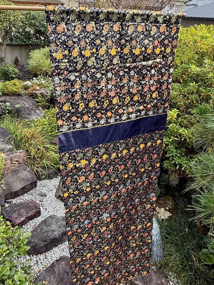 美しい花柄刺繍のネイビーのれん シルク