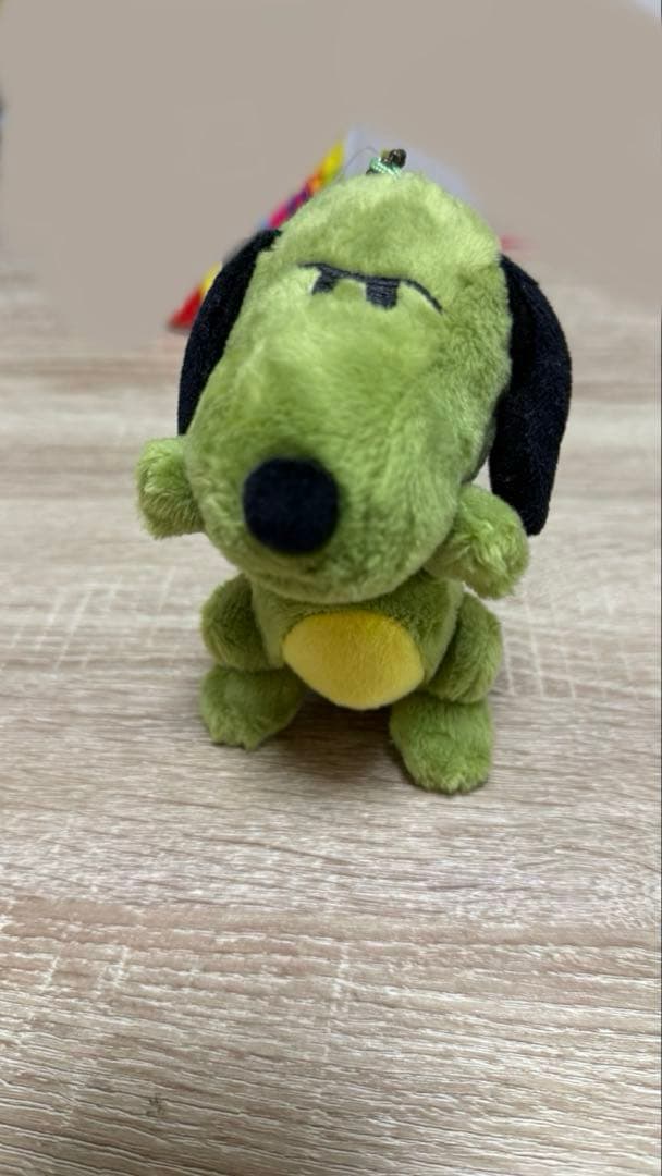 【タグ付】貴重　USJ 15周年 ジュラシックパークコラボスヌーピーキーホルダー