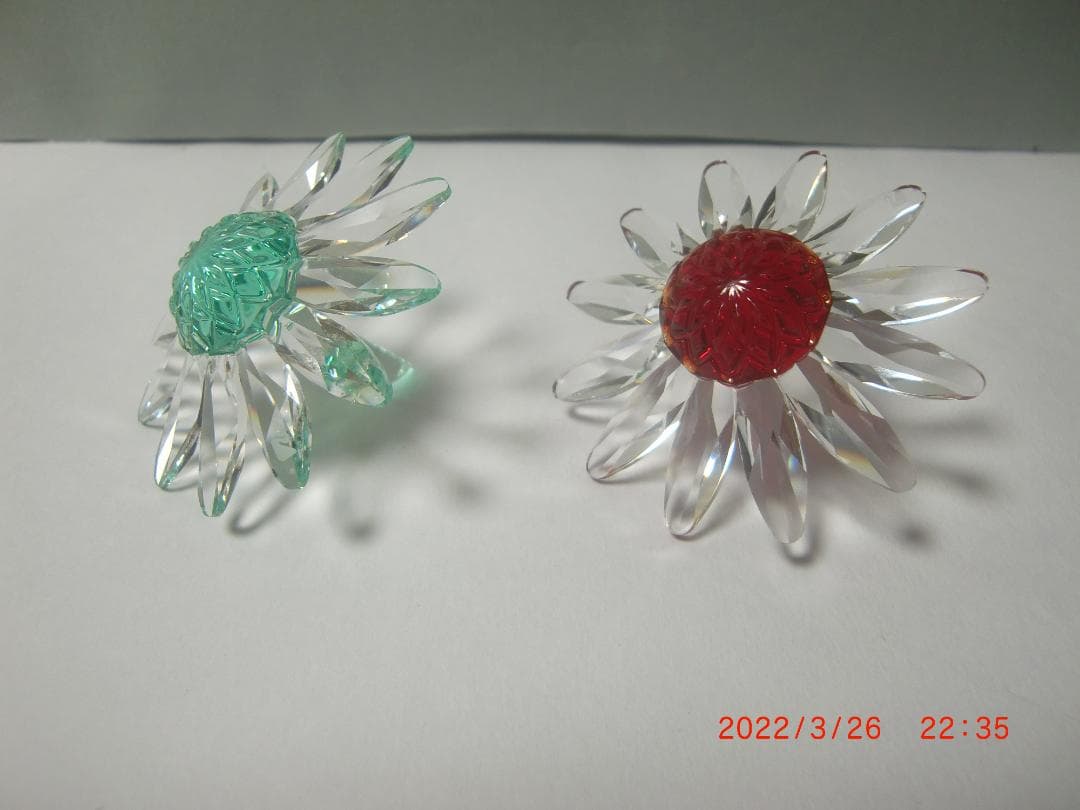 スワロフスキー 　マーガレット２点 (緑・赤)　　クリスタル  S173