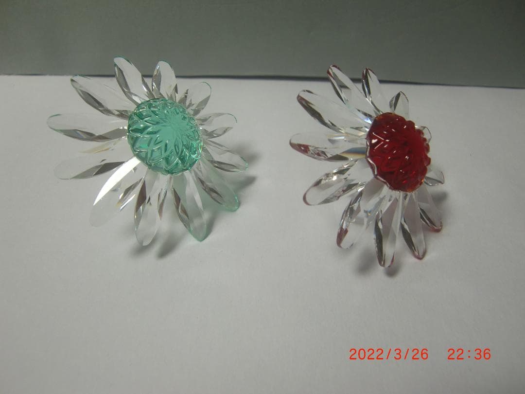 スワロフスキー 　マーガレット２点 (緑・赤)　　クリスタル  S173