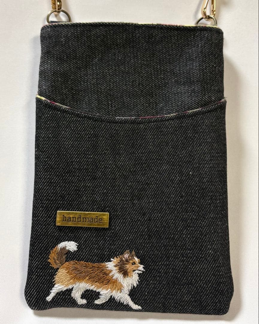 シェルティ 手刺繍 スマホショルダー 歩き出しポーズ