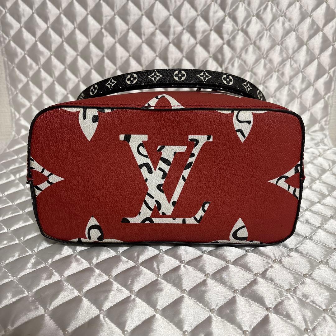 used ＬＶ ノベルティ モノグラム×マルチカラー ショルダーバッグ 斜め掛け