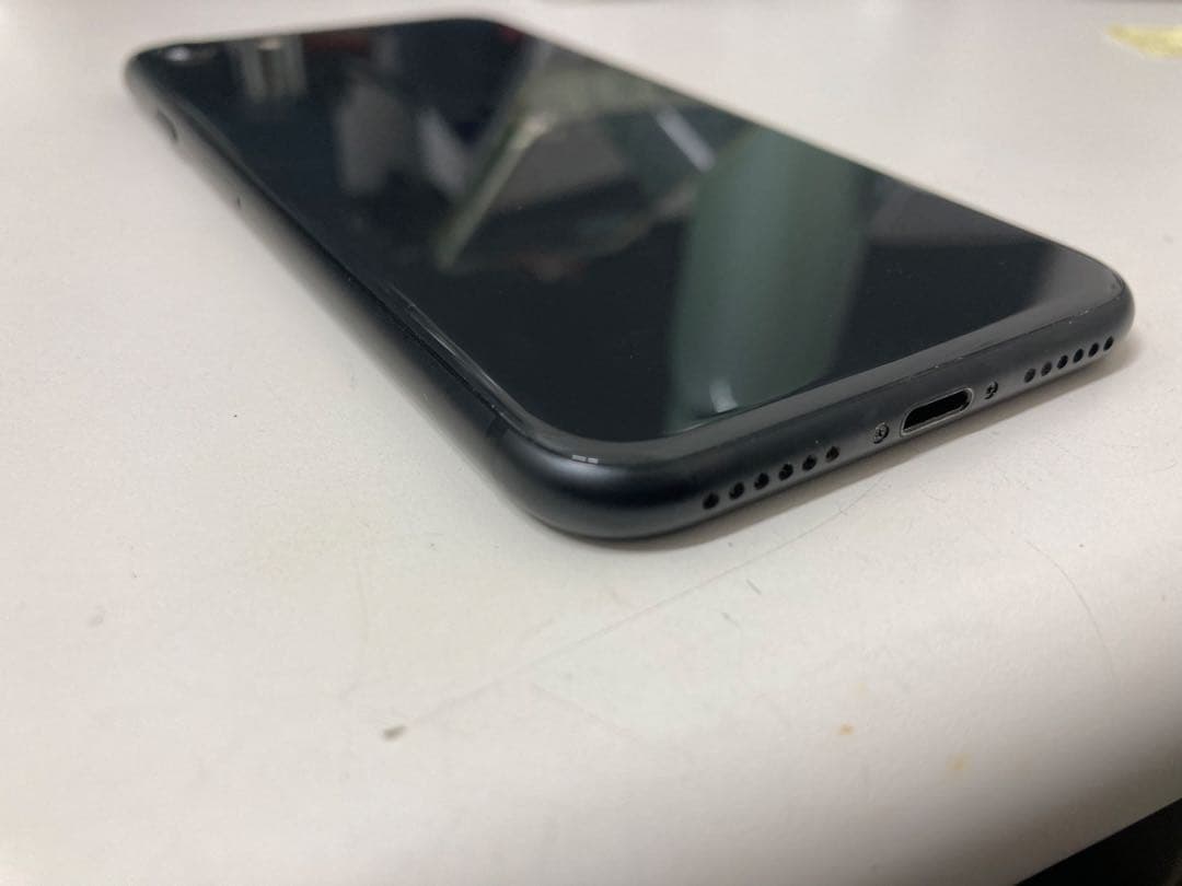 iPhone SE2 64GB ブラック　バッテリー100%　K2042