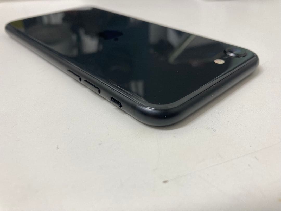 iPhone SE2 64GB ブラック　バッテリー100%　K2042