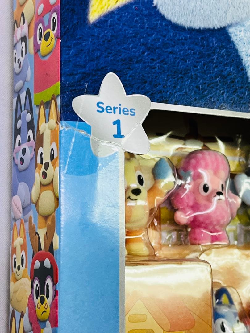 Bluey ブルーイ ファジーズ デラックスフィギュアパック 6体＋2体